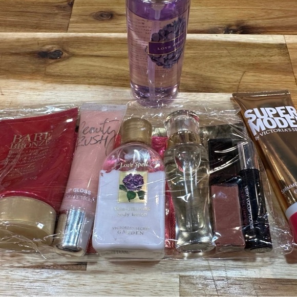 Victoria's Secret Other - Victoria's Secret Makeup and Skincare Set - Pink, Gold, and Brown